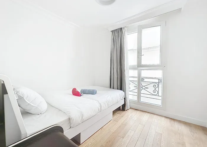 118 - , Place De La Republique, 7 Personnes *