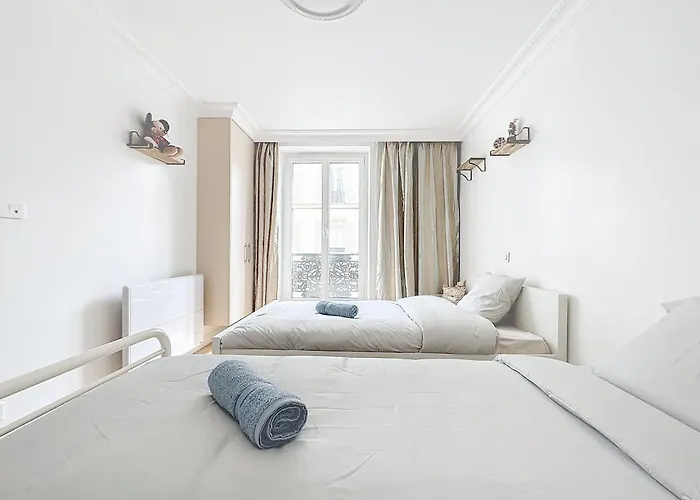 118 - , Place De La Republique, 7 Personnes