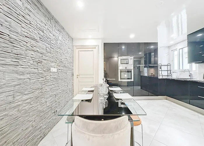 118 - , Place De La Republique, 7 Personnes * פריז