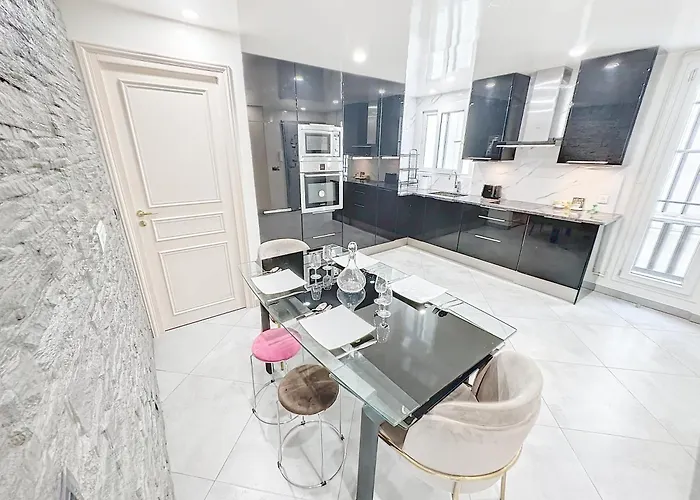 118 - , Place De La Republique, 7 Personnes * פריז