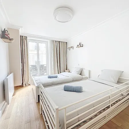 Apartment 118 - , Place De La Republique, 7 Personnes Paris