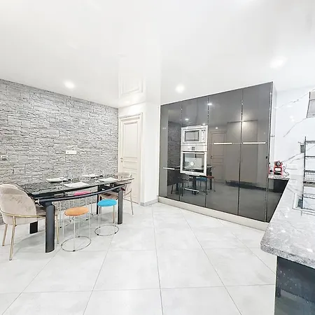 Apartment 118 - , Place De La Republique, 7 Personnes