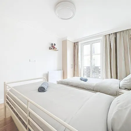 Apartment 118 - , Place De La Republique, 7 Personnes Paris